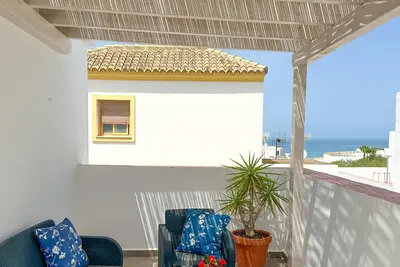 Image de Maison de ville dans le quartier des pêcheurs, vue sur la mer, 200m de la plage, 2 terrasses, air conditionné et amp; Wifi rapide