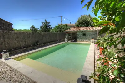 Image de Maison de charme avec piscineLocation du dimanche au dimancheMin. 14 jours