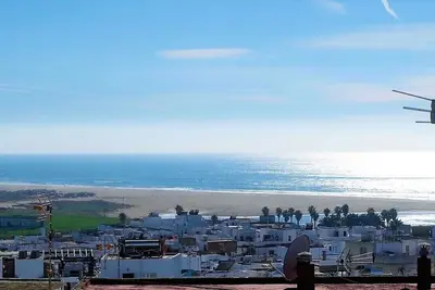 Image de Maison de ville moderne avec terrasse vue mer, 4 couchages - dans le centre de Conil, climatisation & amp; wlan