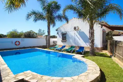 Image de Belle maison de vacances avec piscine privée, pour 4-5 personnes dans un endroit calme, avec WiFi