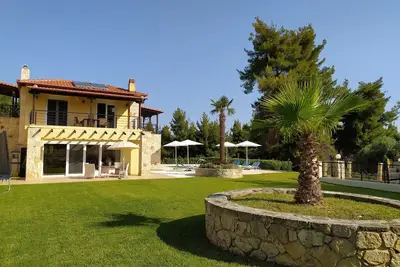 Image de Près de la plage, vue sur la mer, piscine privée, vélos électriques, endroit calme