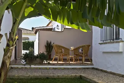 Image de Bungalow pour 4 personnes, avec gr. Piscine communautaire, WiFi, jardin privé, supplémentaire Cuisine extérieure et amp; gril