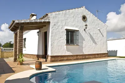 Image de Maison de vacances pour 4 personnes avec piscine privée, à 500m de Conil, avec terrasse couverte