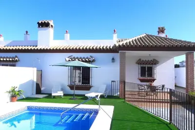 Image de Maison de vacances avec piscine privée et jardin dans un environnement calme pour 4-5 personnes, avec Wlan et climatisation