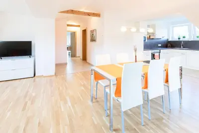 Image de Très grand appartement moderne pouvant accueillir jusqu'à 6 personnes