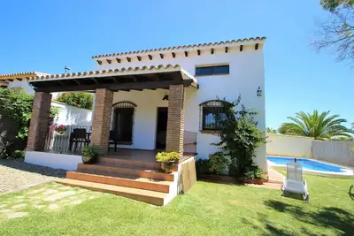 Image de Belle maison de vacances en bord de mer avec piscine privée, Wi-Fi et climatisation, près de Fuente del Gallo