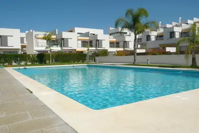 Image de Appartement pour 4 personnes, 2 terrasses avec vue sur la mer, piscine commune, garage, 400m de la plage, Wifi + climatisation