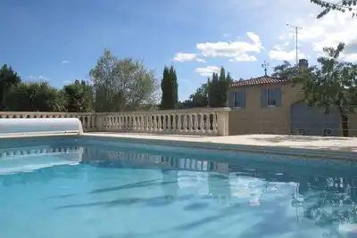 Image de Maison de campagne spacieuse avec piscine
