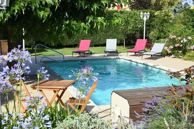 Image de Villa Maryse à Lauris, à seulement 5 km de Lourmarin.