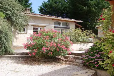 Image de Gite avec piscine Ă la campagne pres d Albi