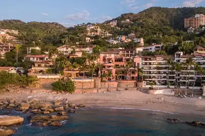 Image de Belle villa en front de mer, profitez des meilleurs couchers de soleil et de la plage de sable