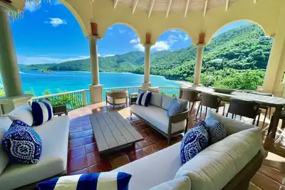 Image de Superbe emplacement au bord de l'eau de la rive nord avec une vue à couper le souffle sur l'eau claire