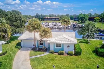 Image de Belle location front de mer avec quai privé