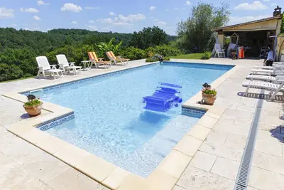 Image de Maskali, gite l Ethnique, piscine chauffée vue dégagée