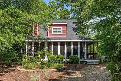Image de Chalonna Retreat - Harbour Dunes: Zone boisée tranquille avec piscine commune.
