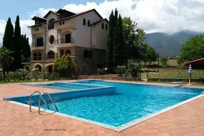 Image de Villa privée avec piscine - vacances en famille idéales en Grèce!