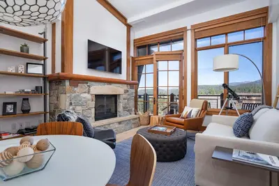 Image de Condo avec vue sur la montagne au dernier étage dans le village de Northstar