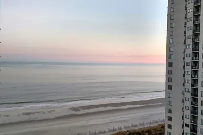 Image de Belle vue sur la mer 1 chambre avec lit king, cuisine complète, 22 attractions aquatiques