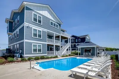 Image de Oh les endroits où vous irez | 56 pieds de la plage | Piscine privée, bain à remous