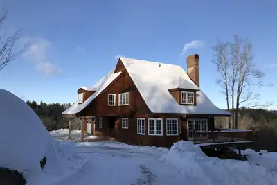 Image de Automne ouverte! Chalet de ski Stratton avec bain à remous sur 35 acres privés et laissez-passer de stationnement Vip