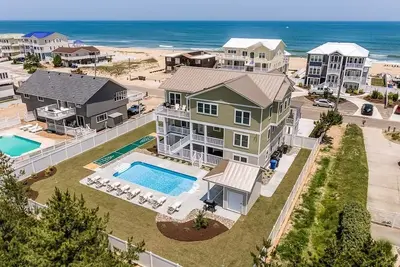 Image de Amazing Grace | 350 pieds de la plage | Piscine privée, bain à remous