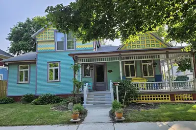Image de Maison victorienne restaurée de 1870 dans le quartier historique de LaPorte, dans tout pour vous. .
