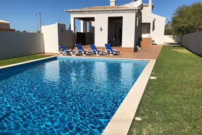 Image de Villa de 3 chambres située au centre avec piscine à proximité des plages