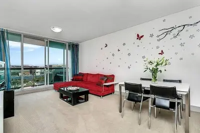Image de Vues sur les jardins chinois dans un appartement moderne de deux chambres - Sx339
