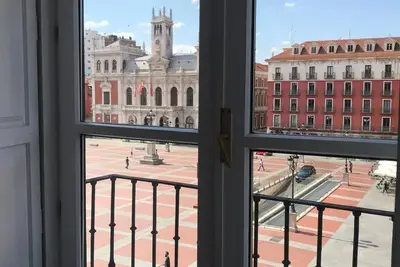 Image de Grand Appartement de 3 Chambres Dans la Même Plaza Mayor