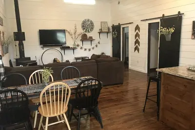 Image de Maison de campagne. Avoir une belle escapade tranquille avec la famille.