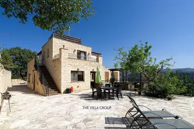Image de Villa en pierre de 6 chambres avec piscine privée à Miliou