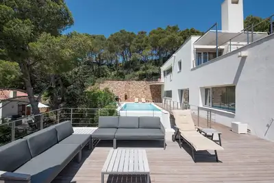 Grande villa à Begur pour 14 personnes, avec 3 cuisines, 7 chambres, piscine + vue mer
