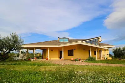 Image de Villa avec grand jardin à 10 minutes de la plage