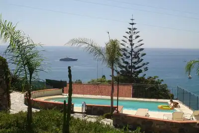Image de Villa del mare ligure Avec piscine partagée ETchauffée en hiver à 37 degrés