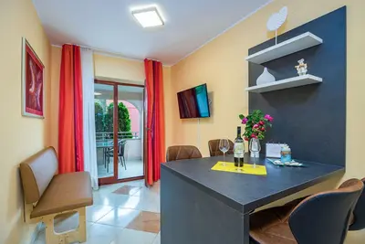 Image de Magnifique appartement pour 4 personnes avec piscine et jardin