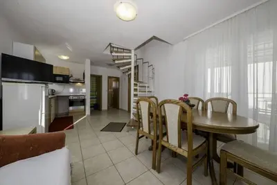 Image de Appartement dans Lopar avec terrasse, Climatisation, Wifi, Machine à laver (4612-4)