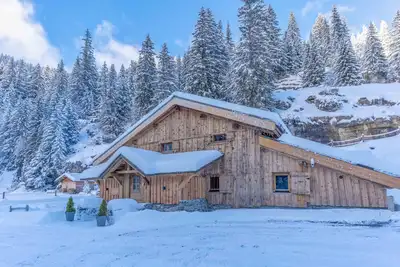 Image de Magnifique Chalet Traditionnel 15p avec jacuzzi à 500m des pistes de ski