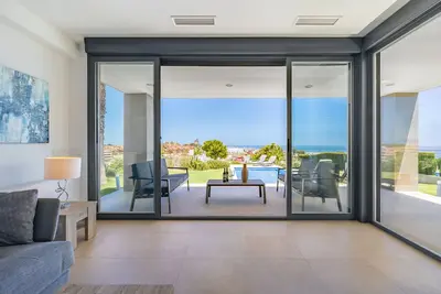 Image de Splendide villa 4 chambres avec piscine privée à Manilva - Sotogrande