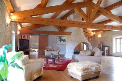 Image de Loft à louer sur magnifique domaine du Var. Piscine à débordement et Mini Gol