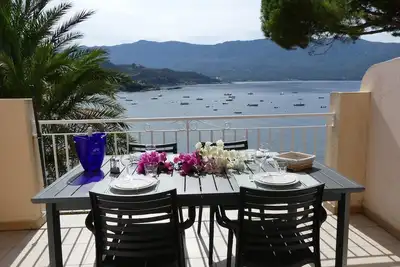 Image de Appart  (3 pièces) vue imprenable 'pieds dans l'eau'    N°2  cap. 4 à 6 pers