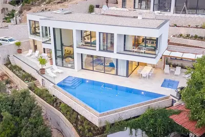 RÉDUCTION Belle nouvelle villa privée | Belle vue | À distance de marche du centre