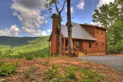 Image de Nouvelle cabine «décorée par un designer» à Blue Ridge! Détendez-vous avec des vues incroyables!