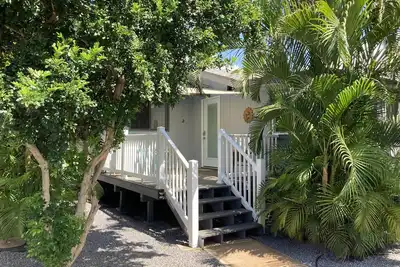 Image de Chez Maui Ohana Beach Cottage - 1 bloc de la plage!