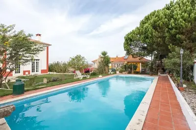 Maison dans une ferme entre vignobles