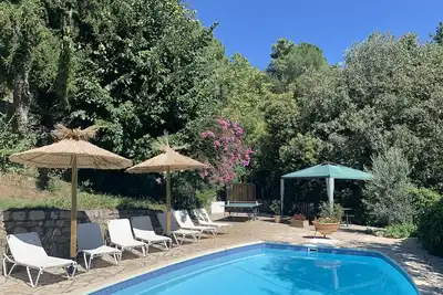 Image de Piscine chauffée, barbecue à gaz, vue imprenable, village proche, courte distance en voiture de la côte,