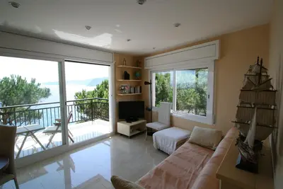 Image de Appartement avec vue, piscine et accès privé à la mer