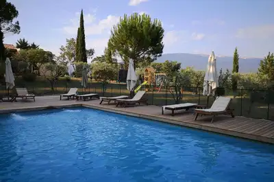 Image de Bel appartement avec terrasse individuelle, vue sur jardin et accès piscine