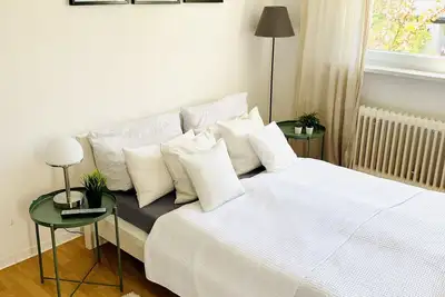Image de Appartement moderne sous l'hôpital universitaire de Homburg * salle de bain et cuisine rénovées *