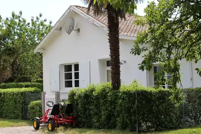 Image de A 5 minutes des plages maison à la campagne avec aire de jeux pour enfants