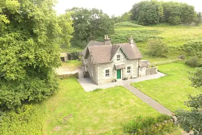 Image de Un magnifique domaine agricole sur la colline, The School House